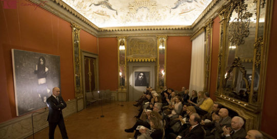 Sala-degli-Specchi-incontro-con-Omar-Galliani